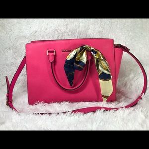 Micheal Kors pink purse